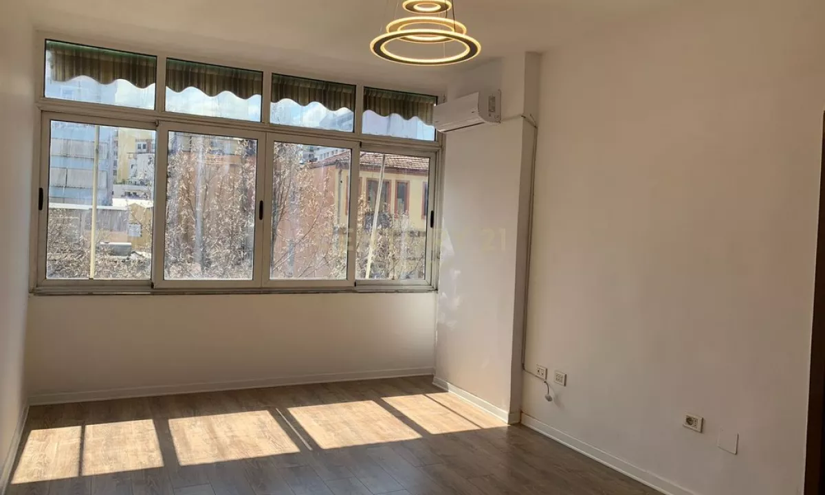 Ambjente per zyra Me Qira te Rruga e Durresit 