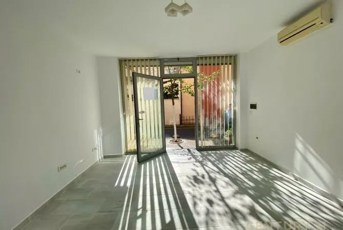 Business Property for Rent 1+1 in Tirana - 450 Euro