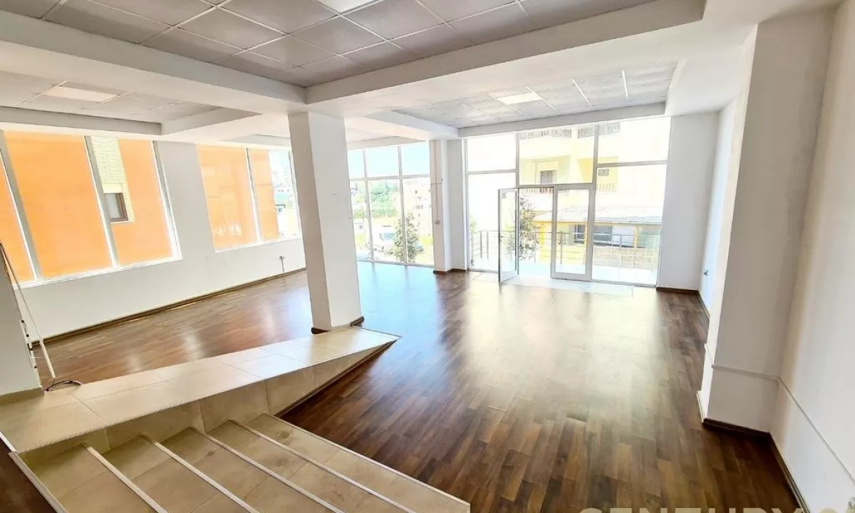 SHITET AMBIENT KOMERCIAL PRANE KOPSHTIT BOTANIK 