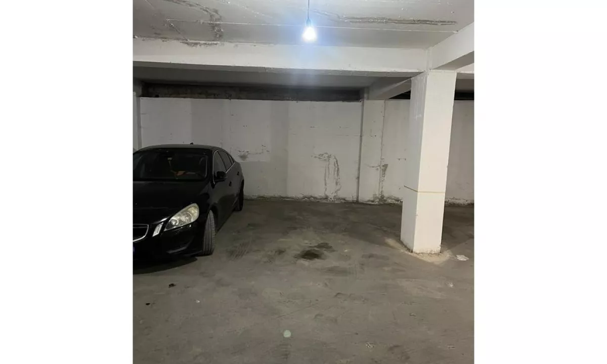 NE KOMUNEN E PARISIT SHITET POST PARKIMI NE KATIN -1 