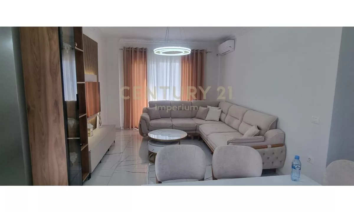 Shtepi me qera Apartament ne Tirane, 2+1, Mobilimi E mobiluar, Pagesa 550  Euro.