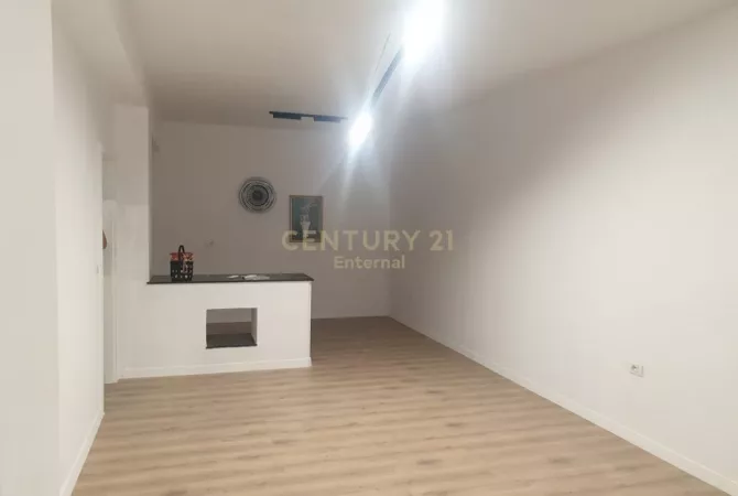 Business Property for Rent 3+1 in Tirana - 700 Euro