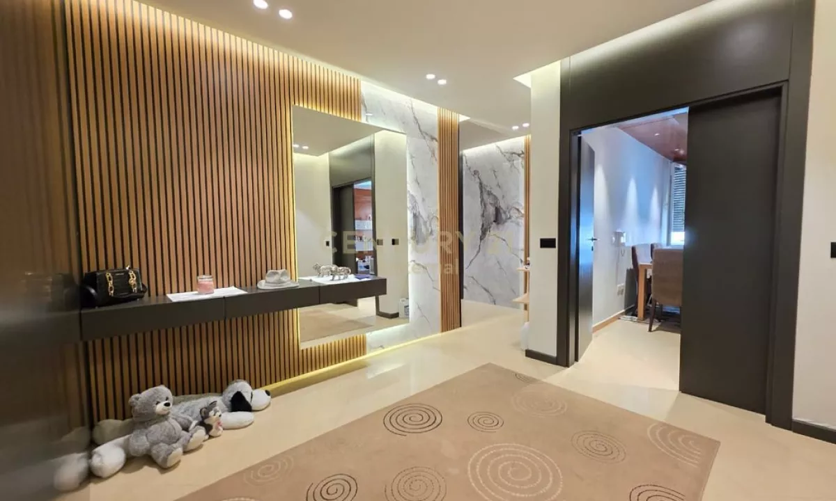 Shtepi ne shitje Apartament ne Tirane, 3+1, Mobilimi E mobiluar, Pagesa 470,000  Euro.