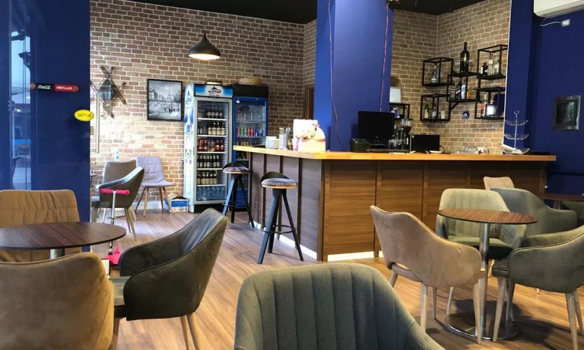 Bar Kafe ne shitje ne Kompleksi Magnet, Tirane