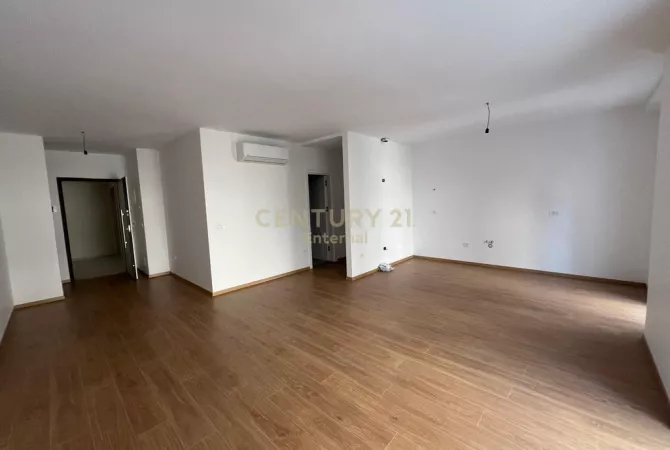 Business Property for Rent 1+1 in Tirana - 1,000 Euro