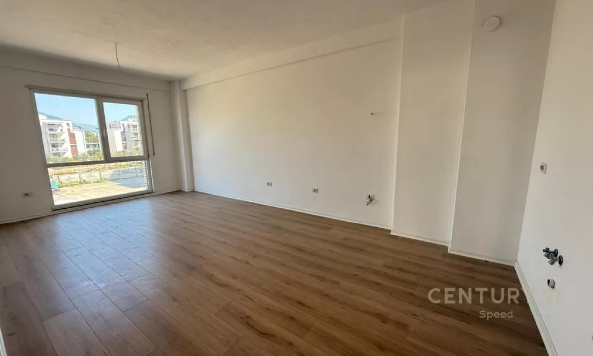 Shtepi ne shitje Apartament ne Tirane, 2+1, Mobilimi Bosh, pa mobiluar, Pagesa 202,600  Euro.