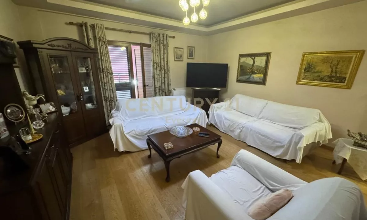 Shtepi ne shitje Apartament ne Tirane, 3+1, Mobilimi E mobiluar, Pagesa 240,000  Euro.