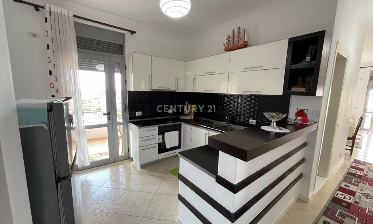 Shtepi ne shitje Papafingo(kati i catise) ne Vlore, 3+1, Mobilimi E mobiluar, Pagesa 195,000  Euro.