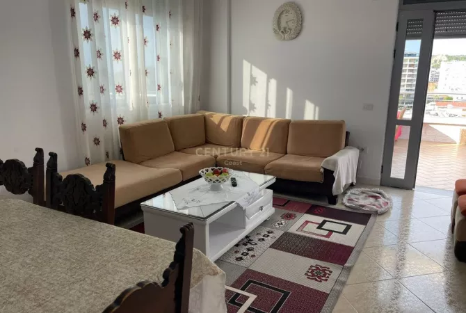 Shtepi ne shitje Papafingo(kati i catise) ne Vlore, 3+1, Mobilimi E mobiluar, Pagesa 195,000  Euro.