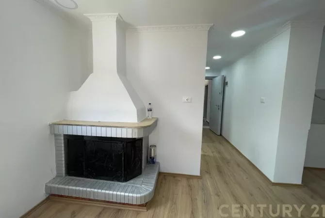 Shtepi ne shitje Apartament ne Tirane, 2+1, Mobilimi Bosh, pa mobiluar, Pagesa 165,000  Euro.