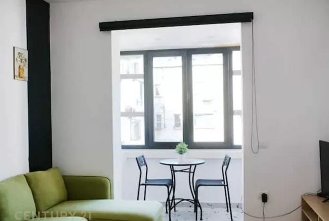 Shtepi ne shitje Apartament ne Tirane, 1+1, Mobilimi E mobiluar, Pagesa 185,000  Euro.