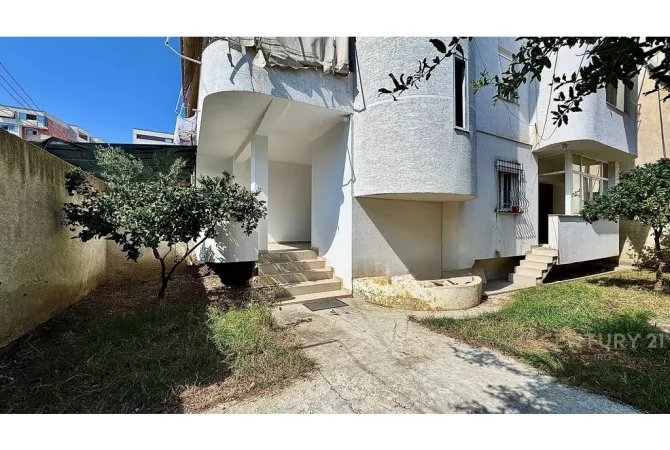 Shtepi ne shitje Apartament ne Tirane, 2+1, Mobilimi E mobiluar, Pagesa 190,000  Euro.