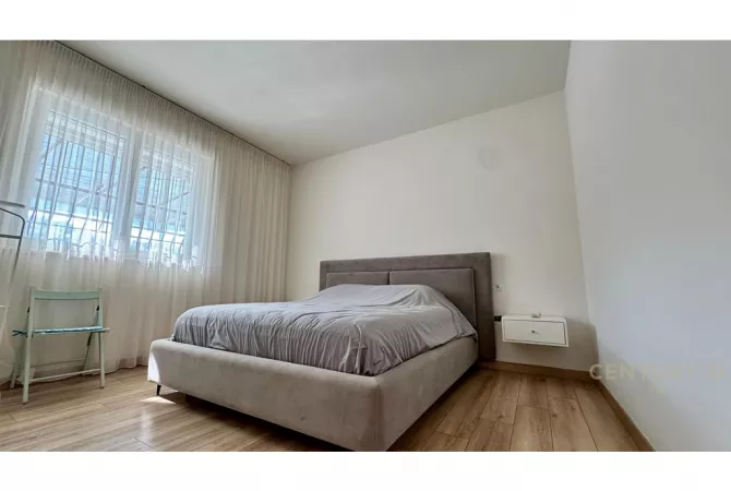 Shtepi ne shitje Apartament ne Tirane, 2+1, Mobilimi E mobiluar, Pagesa 190,000  Euro.