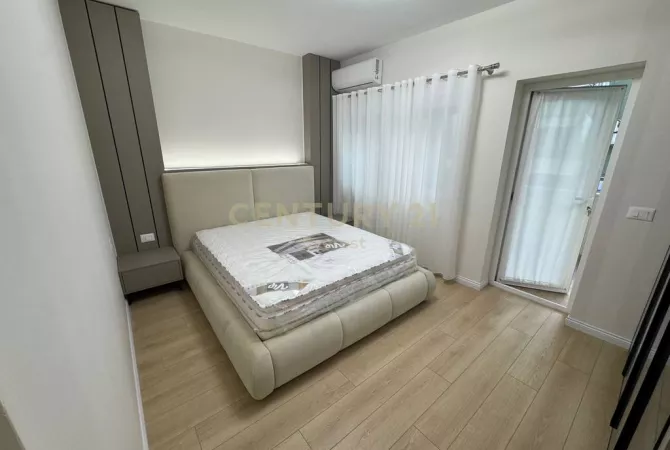 Shtepi ne shitje Apartament ne Tirane, 2+1, Mobilimi E mobiluar, Pagesa 250,000  Euro.