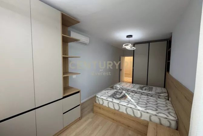 Shtepi ne shitje Apartament ne Tirane, 2+1, Mobilimi E mobiluar, Pagesa 250,000  Euro.