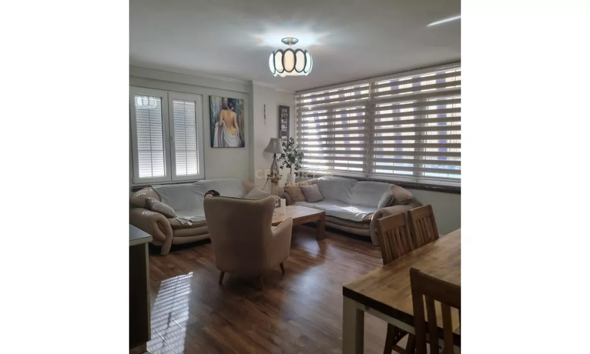 Shtepi ne shitje Apartament ne Tirane, 2+1, Mobilimi E mobiluar, Pagesa 177,000  Euro.