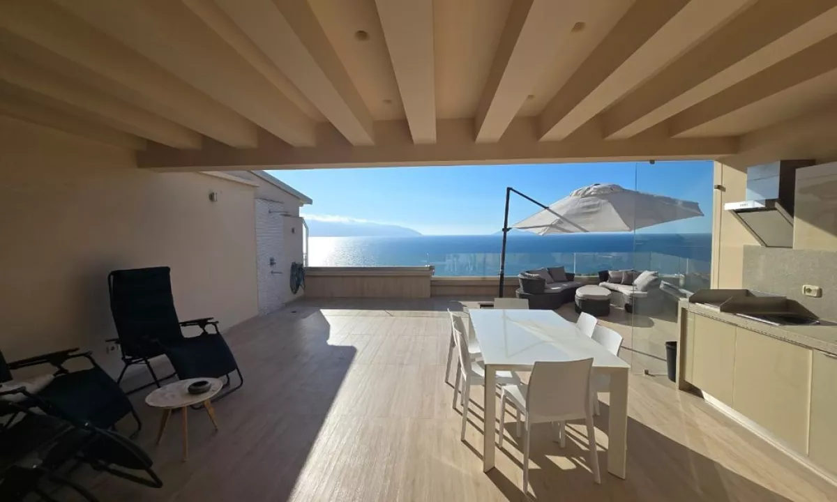 Shtepi ne shitje Penthose(kati i fundit panoramik) ne Vlore, 2+1, Mobilimi E mobiluar, Pagesa 502,000  Euro.