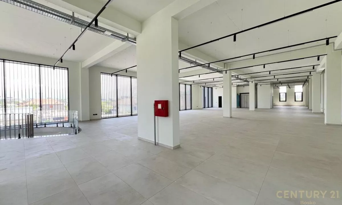 EKSKLUZIVE! Godine Moderne Multifunksionale per Qira – Mezez, Tirane! 