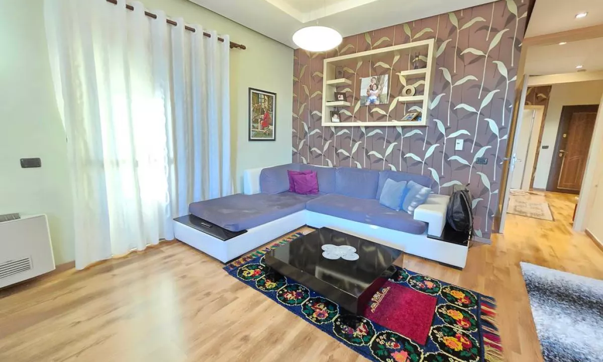 Shtepi ne shitje Apartament ne Tirane, 2+1, Mobilimi E mobiluar, Pagesa 175,000  Euro.