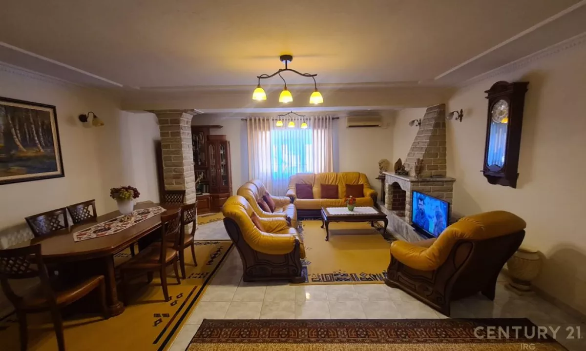 Shtepi ne shitje Apartament ne Tirane, 4+1, Mobilimi E mobiluar, Pagesa 310,000  Euro.