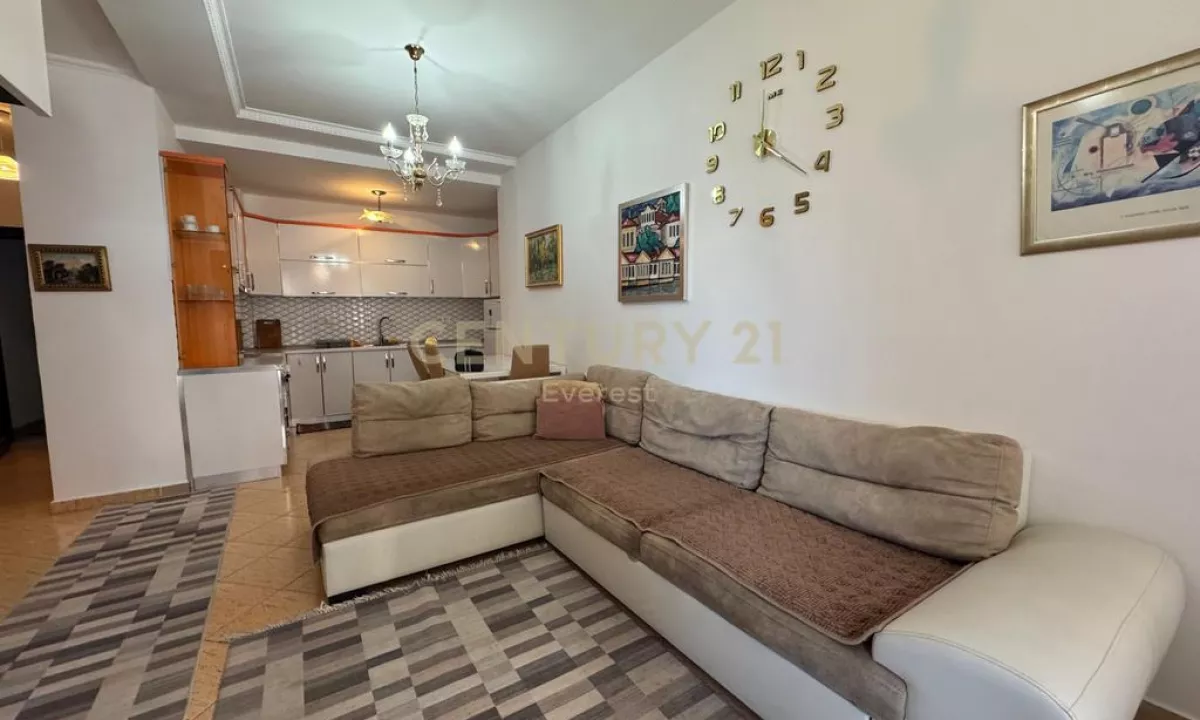Shtepi me qera Apartament ne Tirane, 2+1, Mobilimi E mobiluar, Pagesa 400  Euro.
