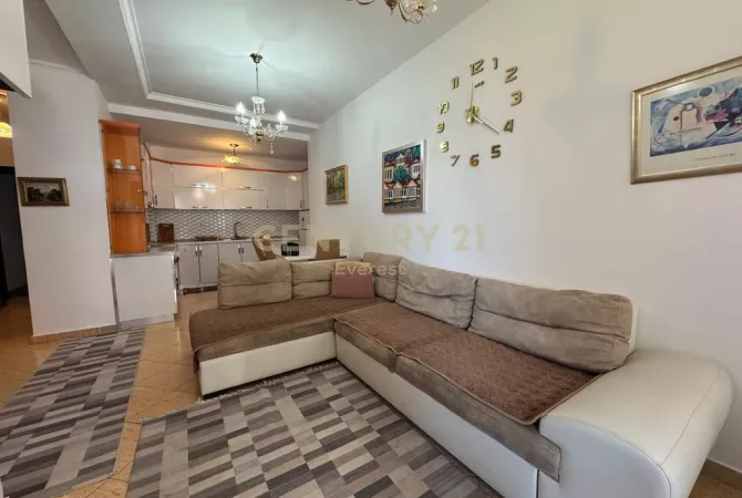 FRESKU, APARTAMENT 2+1 PER QIRA 