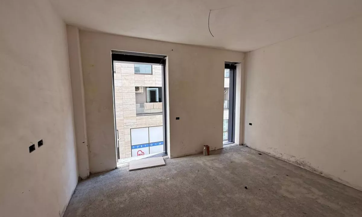 Shtepi ne shitje Apartament ne Tirane, 2+1, Mobilimi Bosh, pa mobiluar, Pagesa 265,000  Euro.