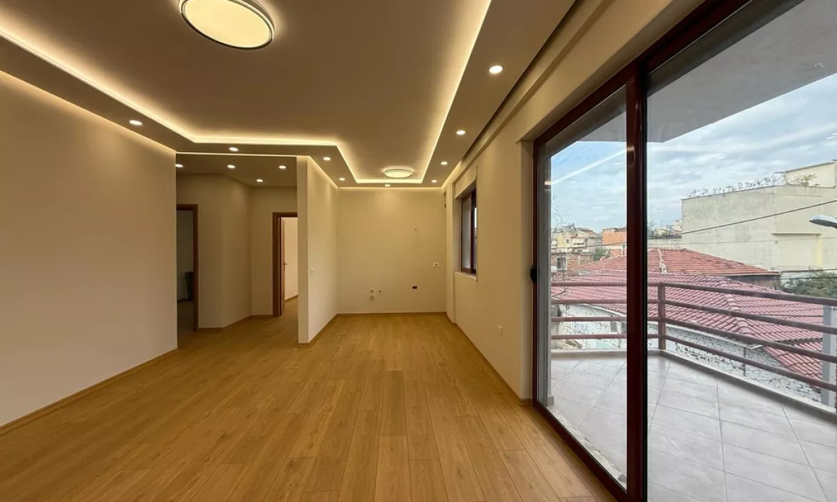 Shtepi ne shitje Apartament ne Tirane, 2+1, Mobilimi Bosh, pa mobiluar, Pagesa 219,000  Euro.