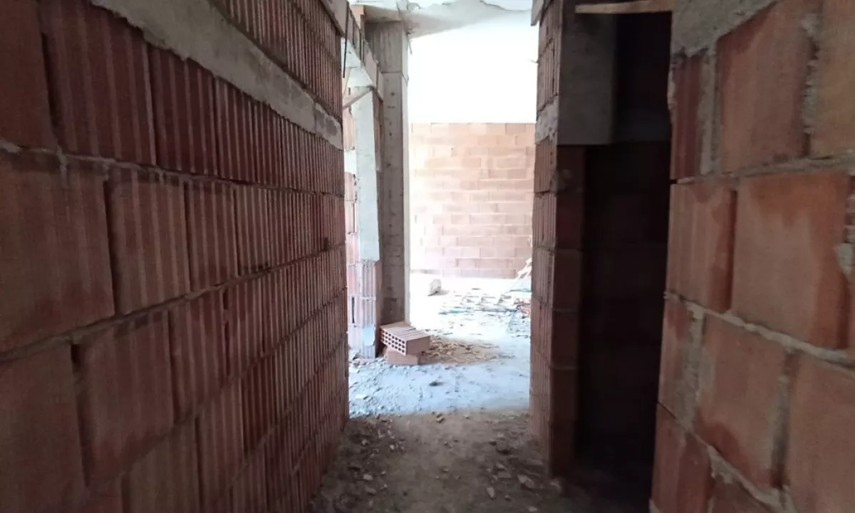 Shtepi ne shitje Apartament ne Tirane, 2+1, Mobilimi Bosh, pa mobiluar, Pagesa 150,000  Euro.