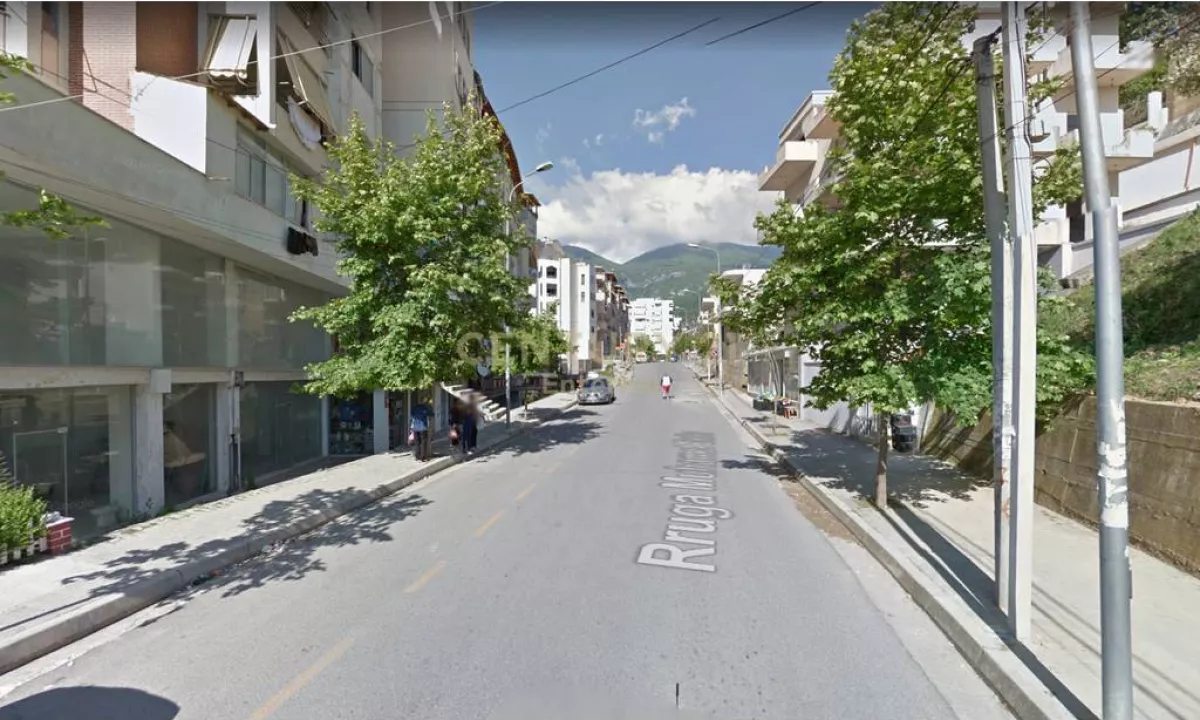 Ambient Komercial per Shitje ne Fresk, Rruga 'Muhamet Deliu' 