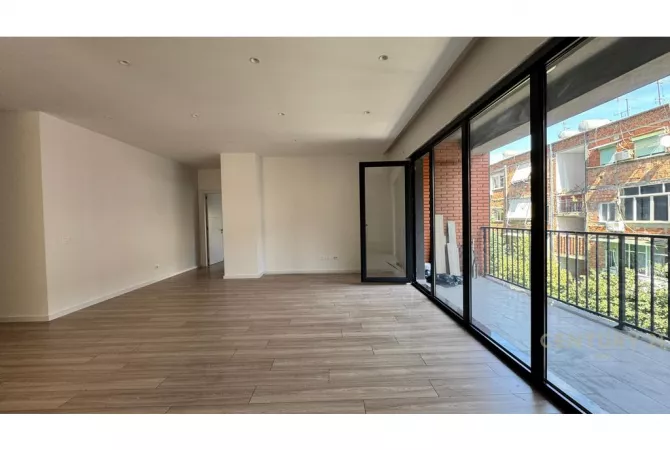 Business Property in Sale 3+1 in Tirana - 1,700 Euro