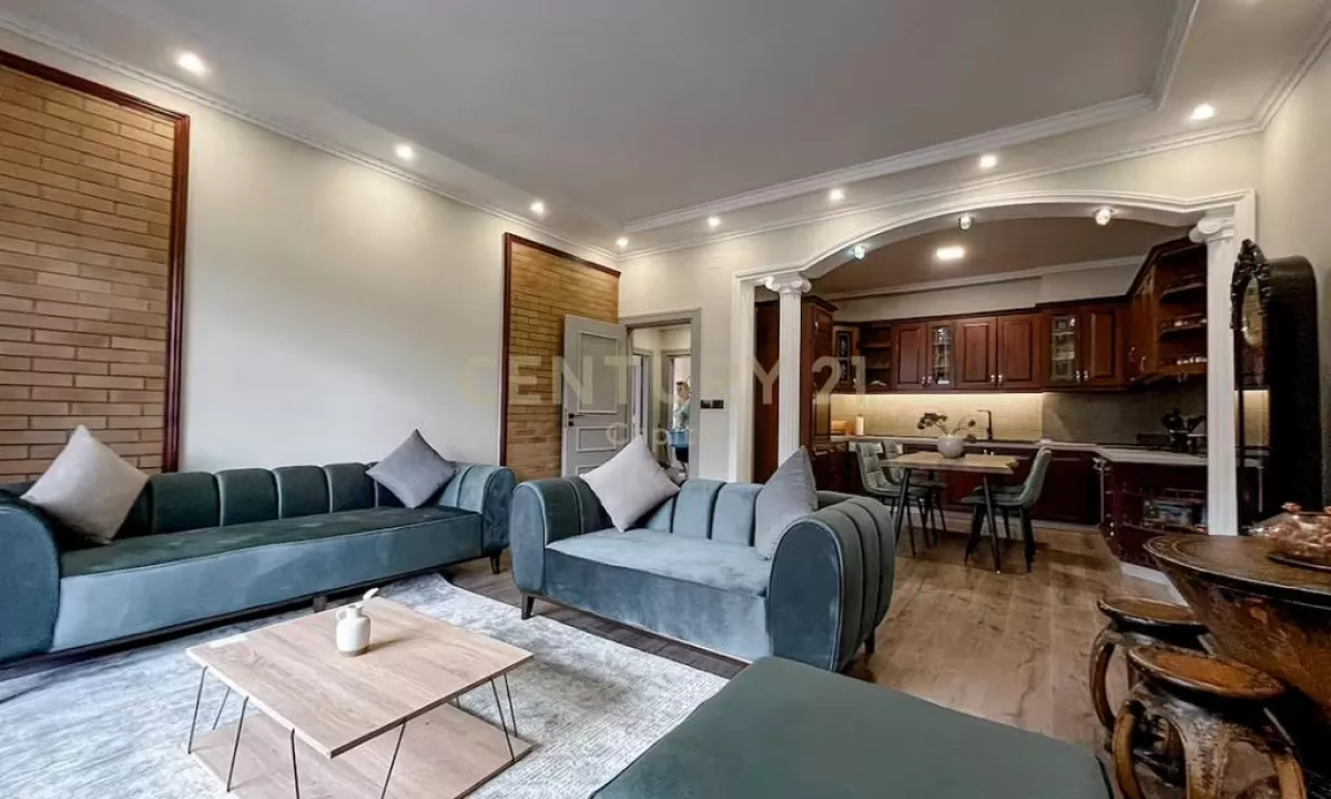 Shtepi ne shitje Apartament ne Tirane, 2+1, Mobilimi E mobiluar, Pagesa 248,000  Euro.