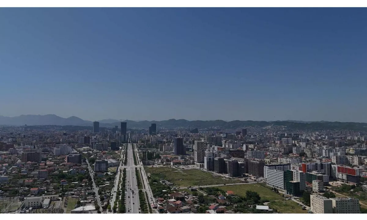 BULEVARDI I RI, AMBIENT PER QIRA! 