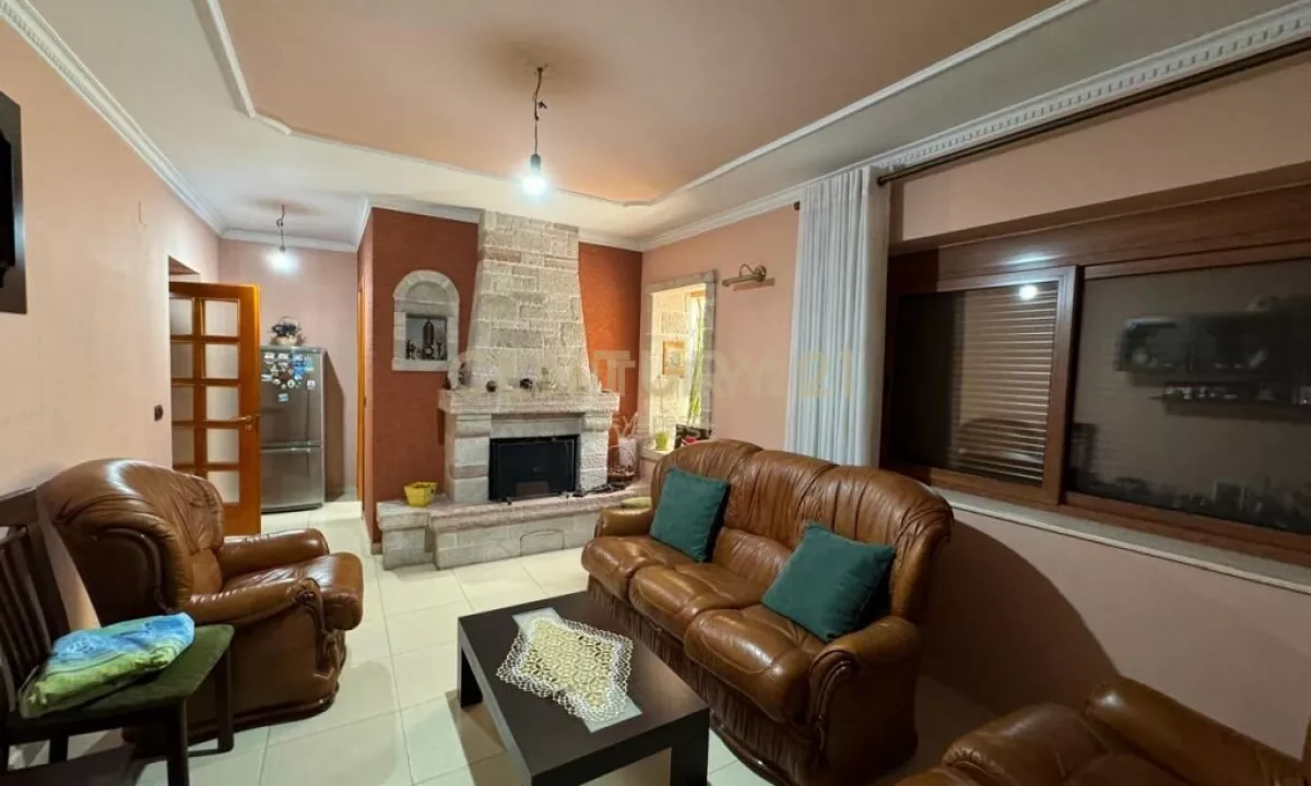 Shtepi ne shitje Apartament ne Tirane, 4+1, Mobilimi E mobiluar, Pagesa 220,000  Euro.