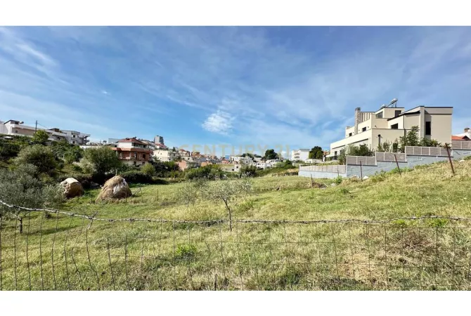 Truall ose Toke ne Tirane - 150,000 Euro