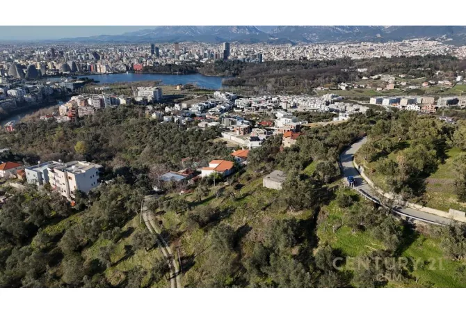 Tokë për Shitje me Pamje nga Tirana dhe Liqeni, pranë Rrugës së Ullishtes 