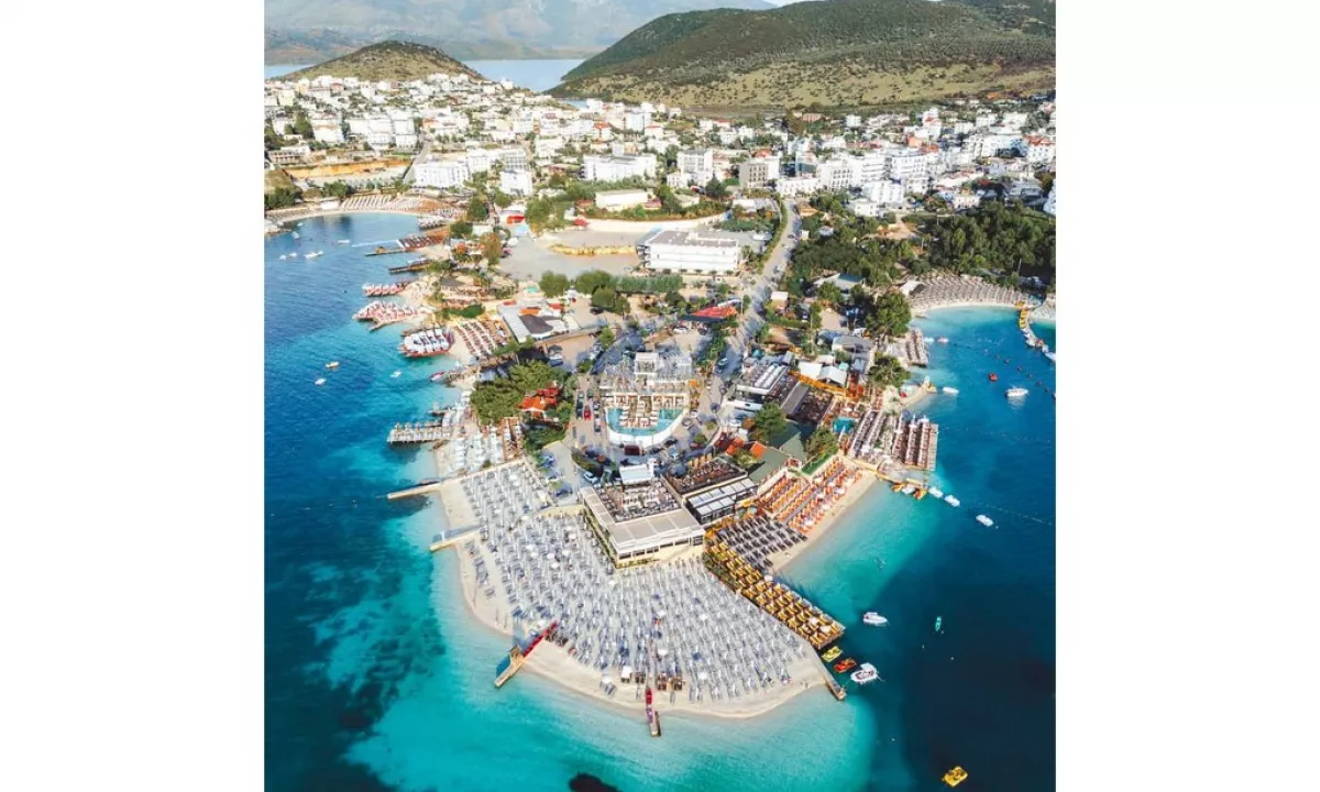 Shtepi ne shitje Apartament ne Sarande, 3+1, Mobilimi Bosh, pa mobiluar, Pagesa 339,000  Euro.