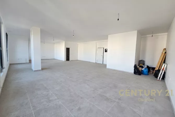 Business Property for Rent 1+1 in Tirana - 1,600 Euro