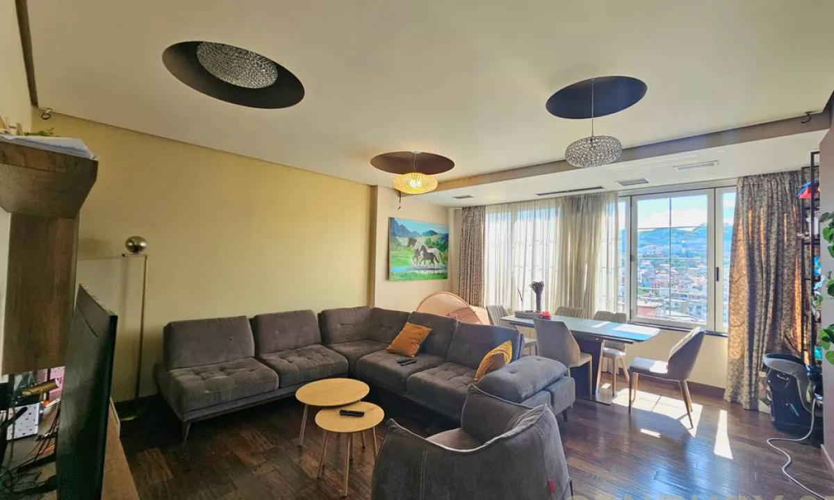 Shtepi ne shitje Apartament ne Tirane, 2+1, Mobilimi E mobiluar, Pagesa 246,000  Euro.