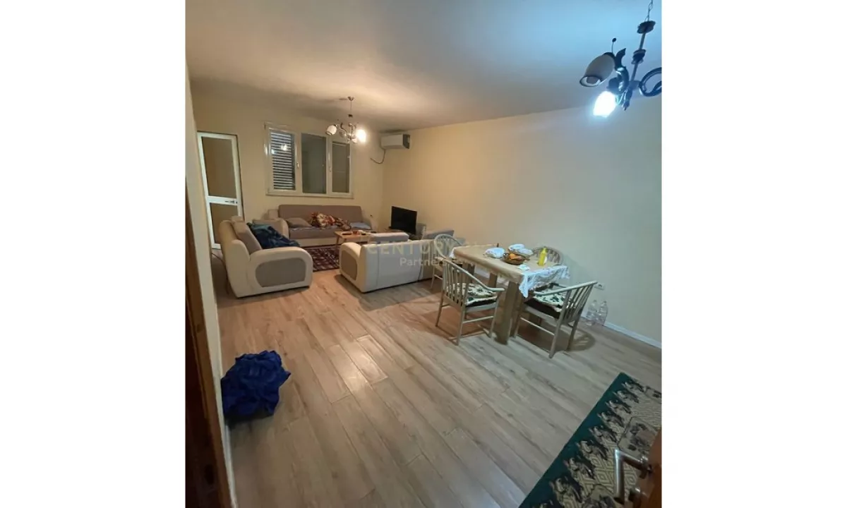 Shtepi ne shitje Apartament ne Tirane, 2+1, Mobilimi E mobiluar, Pagesa 113,000  Euro.