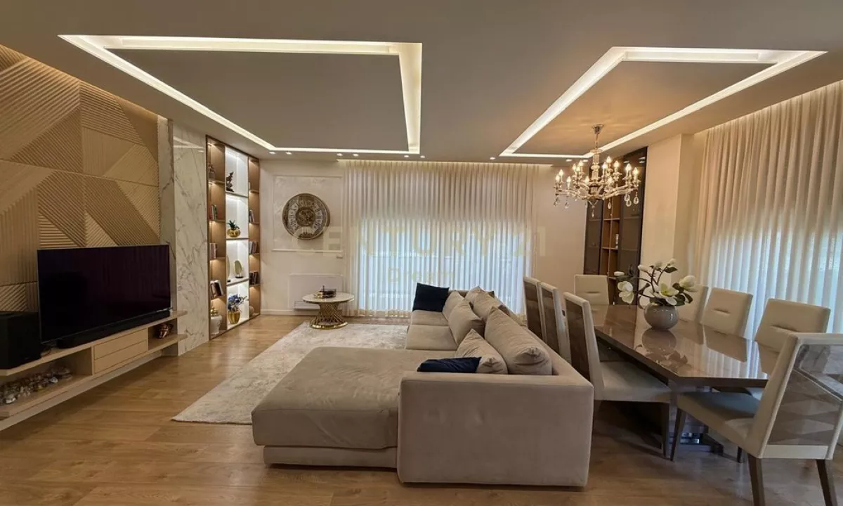 Shtepi ne shitje Penthose(kati i fundit panoramik) ne Tirane, 3+1, Mobilimi E mobiluar, Pagesa 445,000  Euro.