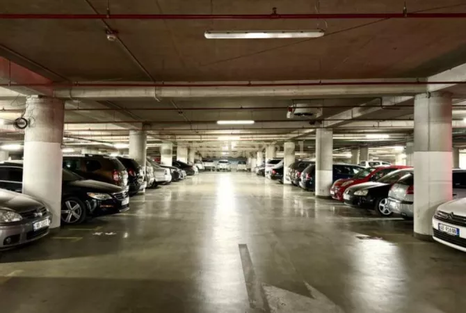 Truall ose Toke ne Tirane - 240,000 Euro