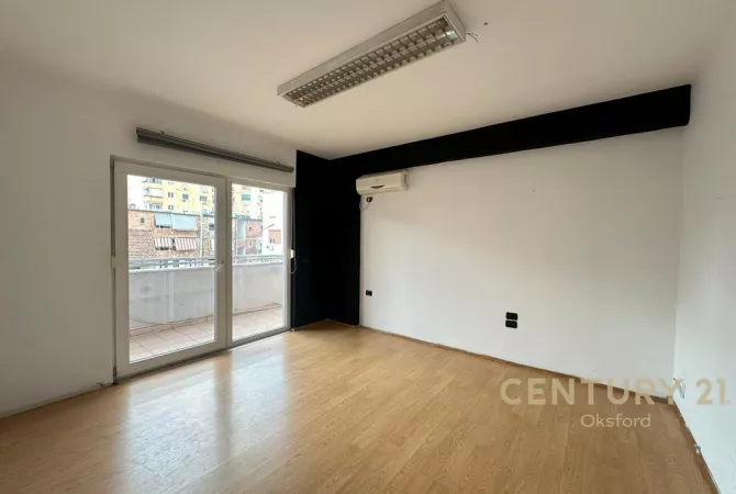 Business Property for Rent 1+1 in Tirana - 830 Euro