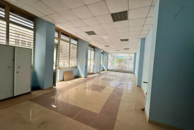 Ambiente Commerciale in Vendita 1+1 a Elbasan - 178,000 Euro