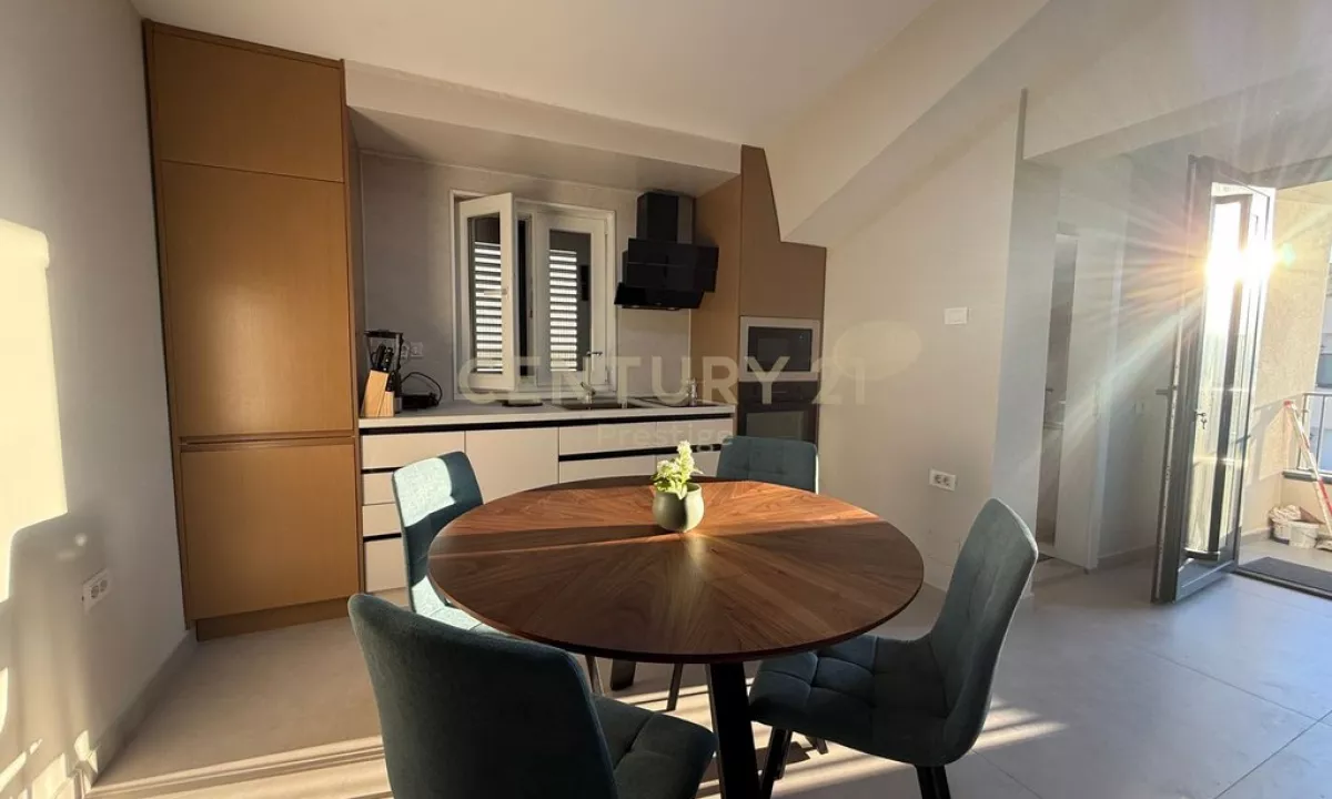 Shtepi me qera Apartament ne Tirane, 2+1, Mobilimi E mobiluar, Pagesa 1,100  Euro.