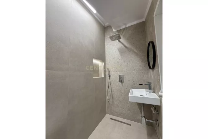 Shtepi me qera Apartament ne Tirane, 2+1, Mobilimi E mobiluar, Pagesa 1,100  Euro.