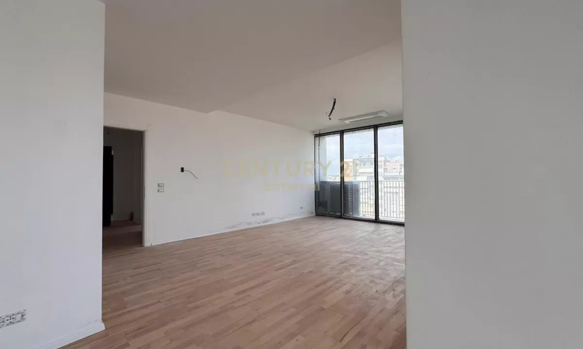 Zyra 2+1+ Parkim Me Qira ne Lake View 