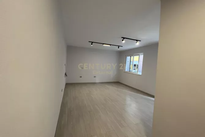 Business Property for Rent 3+1 in Tirana - 700 Euro