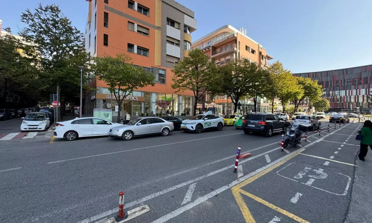 Shtepi ne shitje Apartament ne Tirane, 2+1, Mobilimi Bosh, pa mobiluar, Pagesa 650,000  Euro.