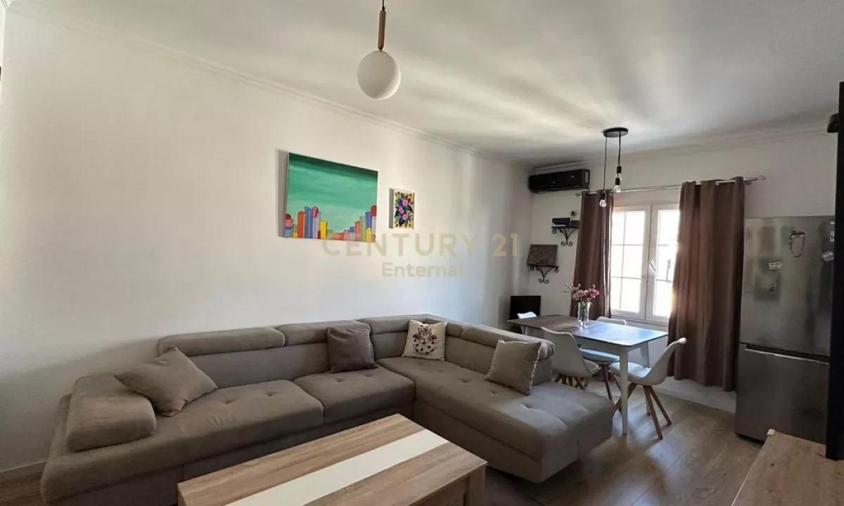 Shtepi ne shitje Apartament ne Tirane, 1+1, Mobilimi E mobiluar, Pagesa 155,000  Euro.